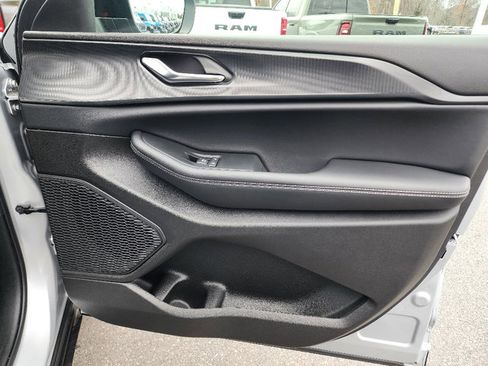 Certified 2025 Jeep Grand Cherokee Laredo X w/ Luxury Tech Group I image 25