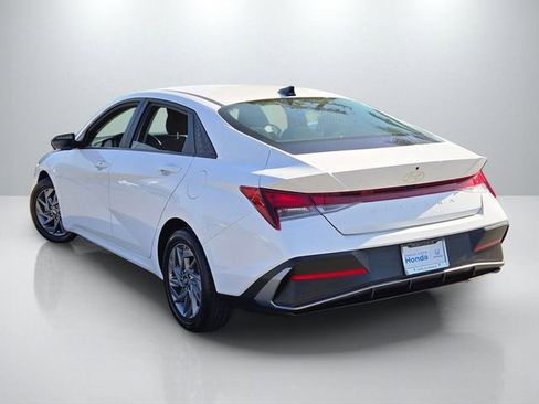 Used 2024 Hyundai Elantra SEL FWD image 9