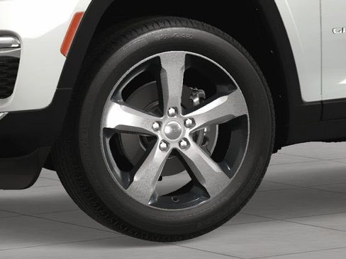 New 2024 Jeep Grand Cherokee Limited image 11