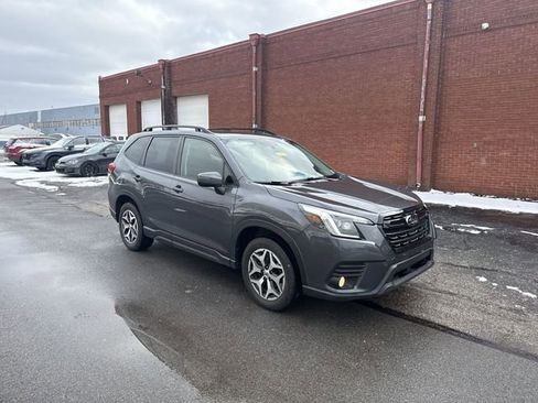 Used 2022 Subaru Forester Premium image 11