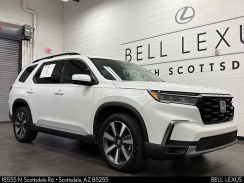 Used 2024 Honda Pilot Touring image 2