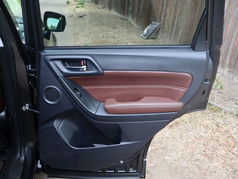 Used 2017 Subaru Forester 2.5i Touring AWD/4WD image 25