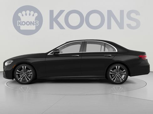 Used 2022 Mercedes-Benz E 350 4MATIC Sedan image 2