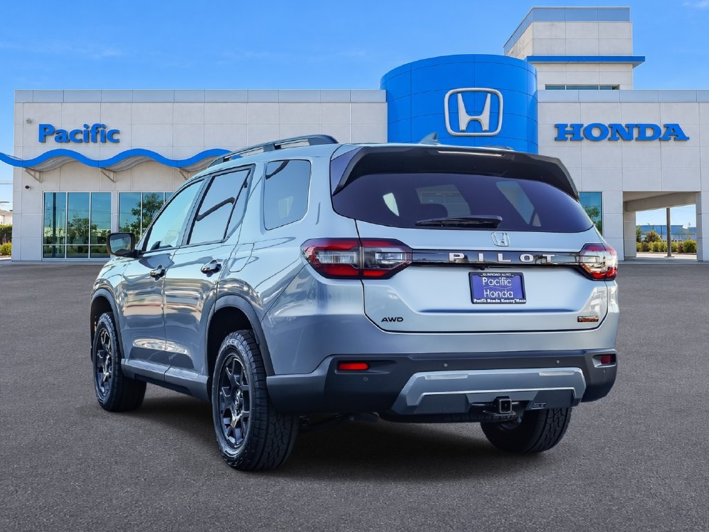 New 2026 Honda Pilot TrailSport image 4