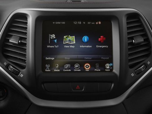 Used 2016 Jeep Cherokee Trailhawk w/ Comfort/Convenience Group AWD/4WD image 12