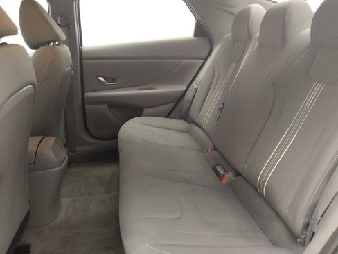 Used 2023 Hyundai Elantra SEL w/ Convenience Package image 18