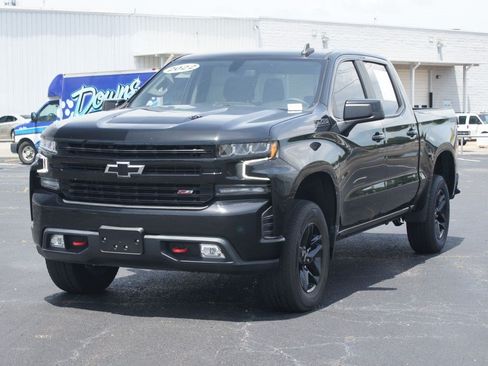 Used 2022 Chevrolet Silverado 1500 LT Trail Boss w/ LPO, Dark Essentials Package AWD/4WD image 2