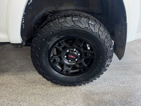 Used 2020 Toyota 4Runner TRD Off-Road Premium w/ Moonroof Package AWD/4WD image 23