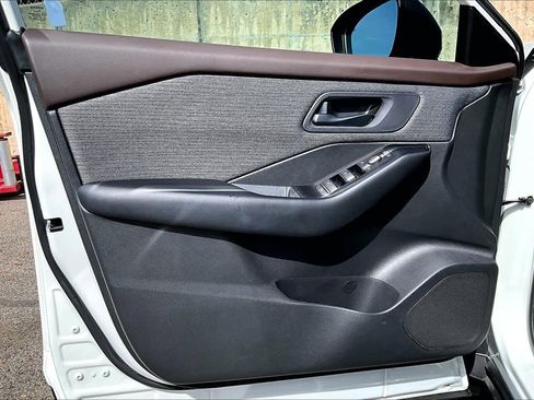 Used 2023 Nissan Rogue S image 24