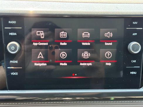 Used 2023 Volkswagen Taos SEL AWD/4WD image 39