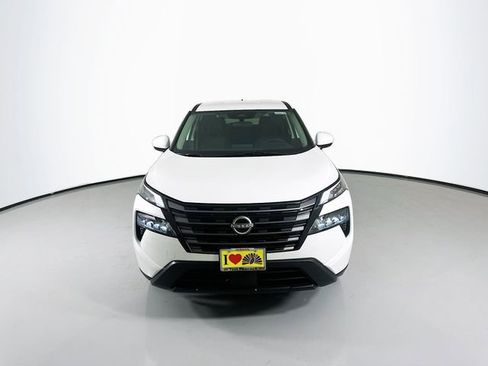 Used 2026 Nissan Rogue SV FWD image 2