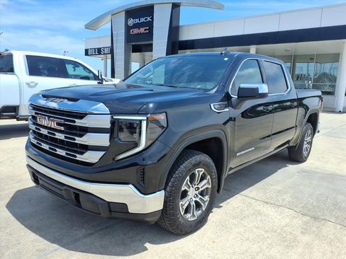 Used 2024 GMC Sierra 1500 SLE w/ X31 Off-Road Package AWD/4WD image 3