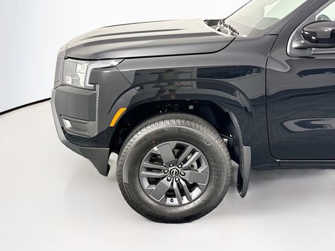 Used 2025 Nissan Frontier SV image 41