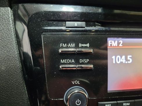 Used 2016 Nissan Rogue SV image 28