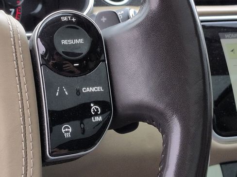 Used 2018 Land Rover Range Rover HSE image 19