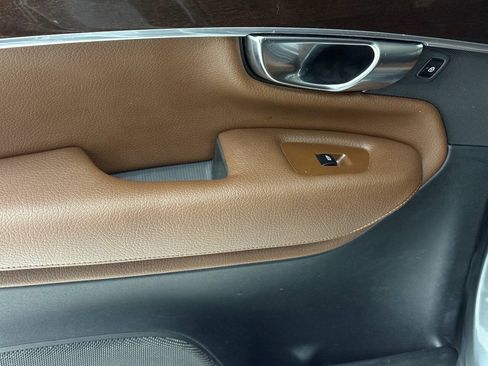 Used 2019 Volvo XC90 T6 Momentum w/ Protection Package Premier AWD/4WD image 21