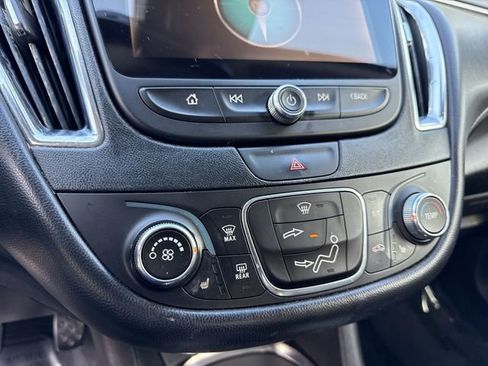 Used 2018 Chevrolet Malibu LT w/ Leather Package FWD image 19