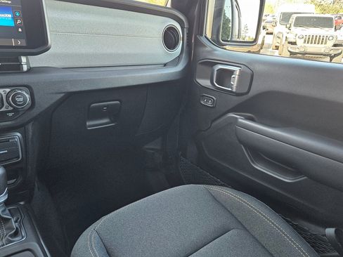 Used 2025 Jeep Wrangler Sport S image 11