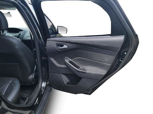 Used 2015 Ford Focus SE w/ Equipment Group 201A FWD image 26