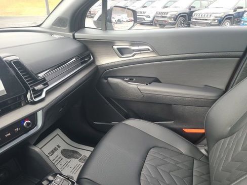 Used 2025 Kia Sportage X-Line w/ Premium Package image 16