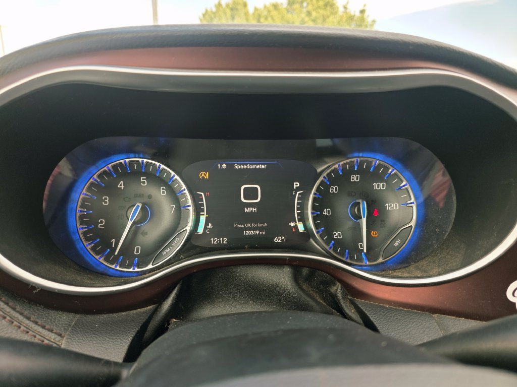 Used 2020 Chrysler Pacifica Limited FWD image 38