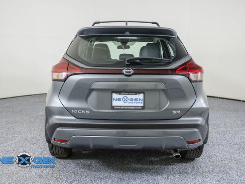 Used 2023 Nissan Kicks SR w/ SR Premium Package FWD image 6