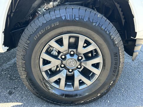 Used 2023 Toyota Tacoma SR5 w/ Technology Package AWD/4WD image 7