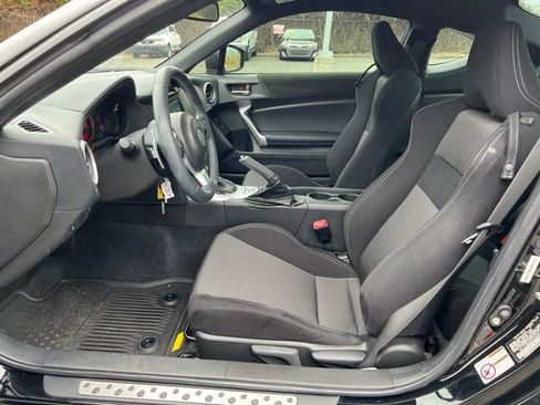 Used 2020 Toyota 86 RWD image 12