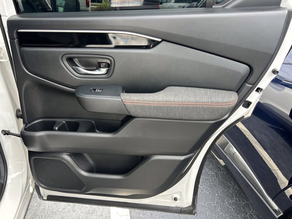 Used 2025 Honda Pilot Sport image 44