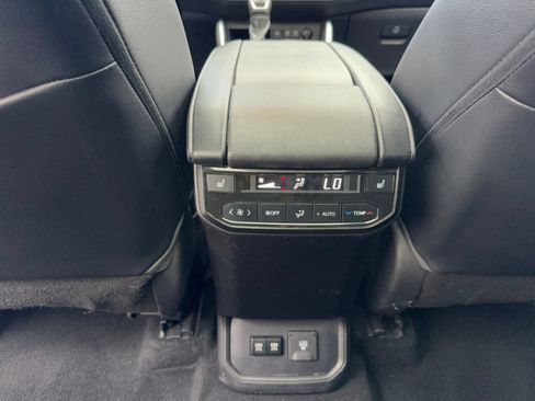 Used 2020 Toyota Highlander Platinum FWD image 39