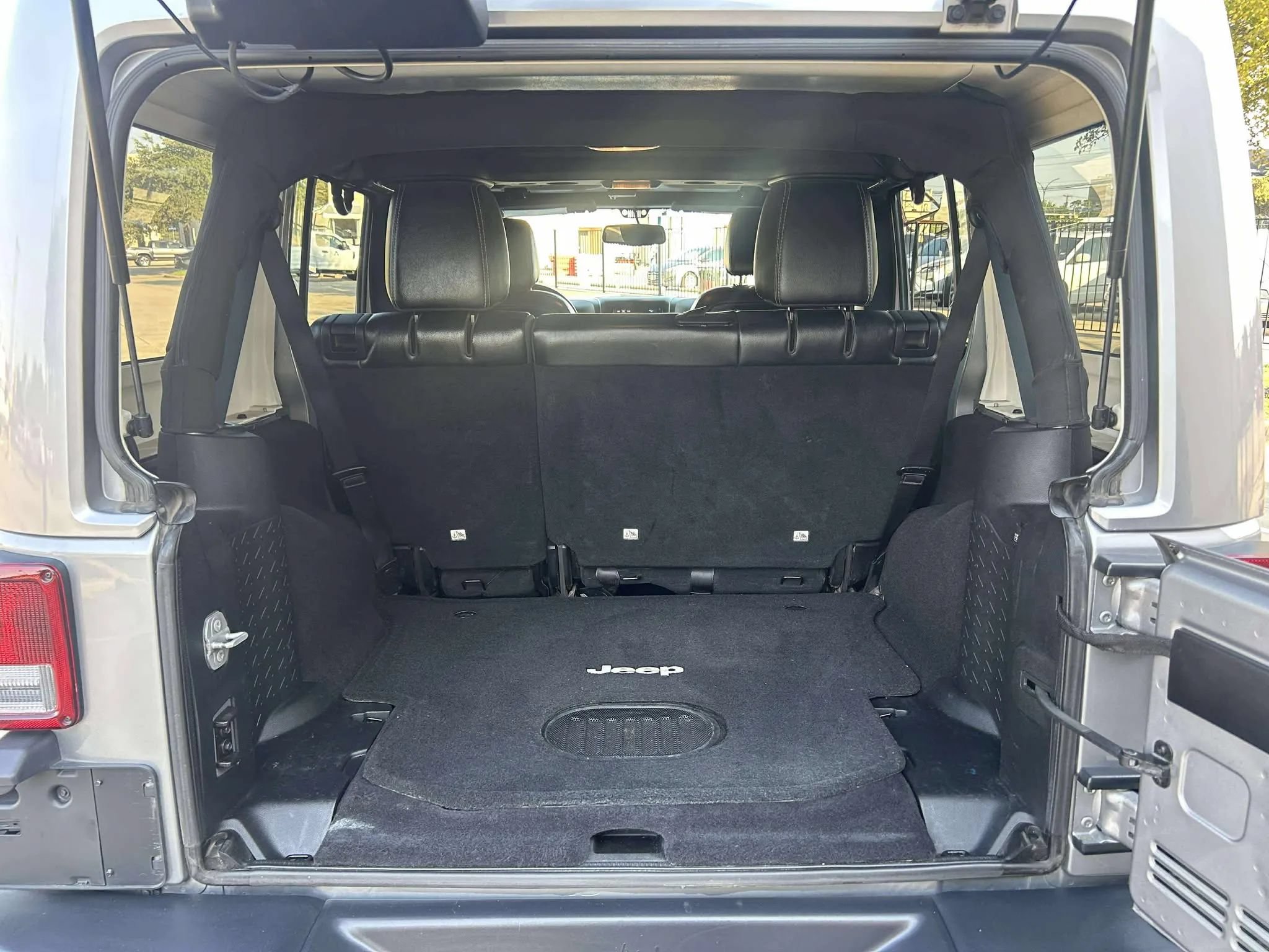 Used 2016 Jeep Wrangler Unlimited Rubicon AWD/4WD image 29