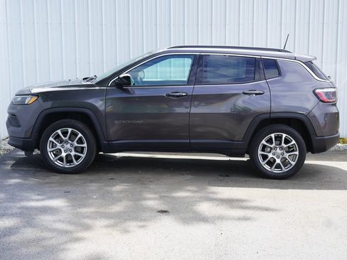 Used 2023 Jeep Compass Latitude AWD/4WD image 3