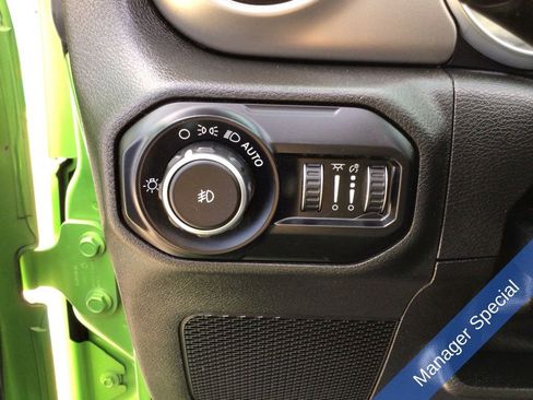 Used 2018 Jeep Wrangler Unlimited Sport S AWD/4WD image 25