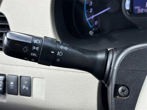 Used 2011 Toyota Sienna XLE image 27