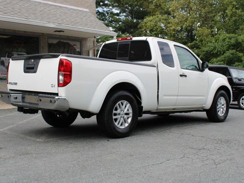 Used 2021 Nissan Frontier SV RWD image 6