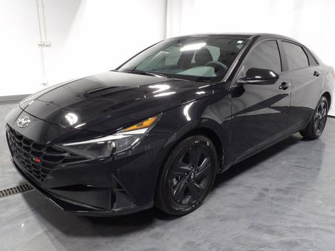 Used 2023 Hyundai Elantra Blue w/ Preferred Accessory Package image 4