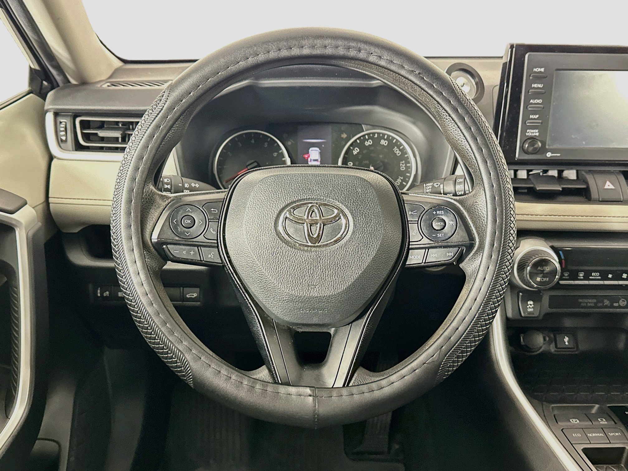 Used 2021 Toyota RAV4 XLE w/ Convenience Package FWD image 18