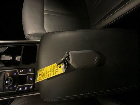 Certified 2024 Kia Sorento S w/ Panoramic Sunroof Package image 31