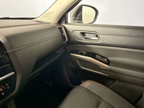 Used 2023 Nissan Pathfinder Platinum image 28