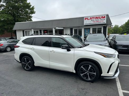 Used 2021 Toyota Highlander XSE AWD/4WD image 5