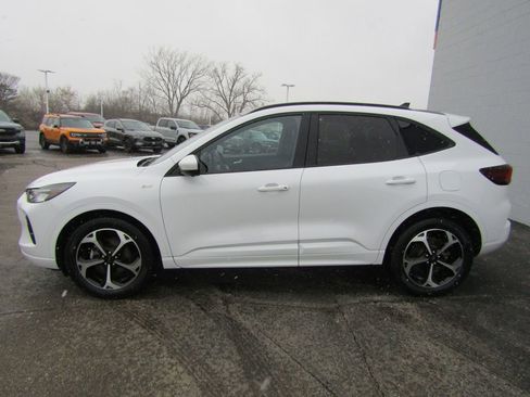 Used 2023 Ford Escape ST-Line Select w/ Tech Pack #2 image 2