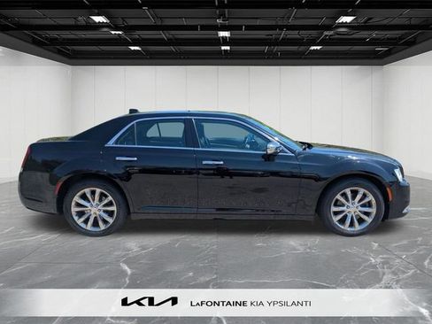Used 2017 Chrysler 300 C w/ Safetytec Plus Group AWD/4WD image 6
