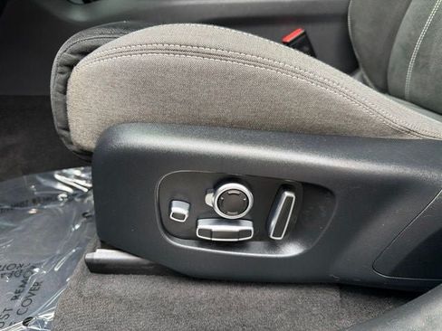 Used 2018 Land Rover Range Rover Velar R-Dynamic HSE AWD/4WD image 19