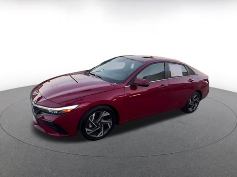 Used 2025 Hyundai Elantra Limited image 8
