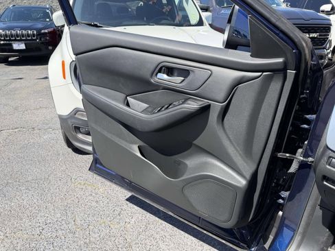 Used 2024 Nissan Rogue SV AWD/4WD image 23