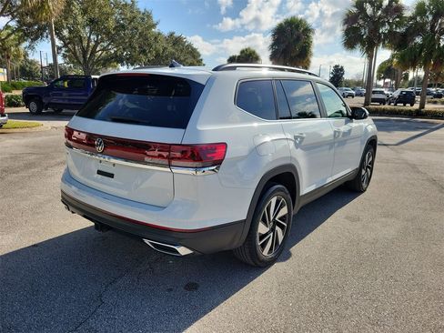 Used 2025 Volkswagen Atlas SE image 3