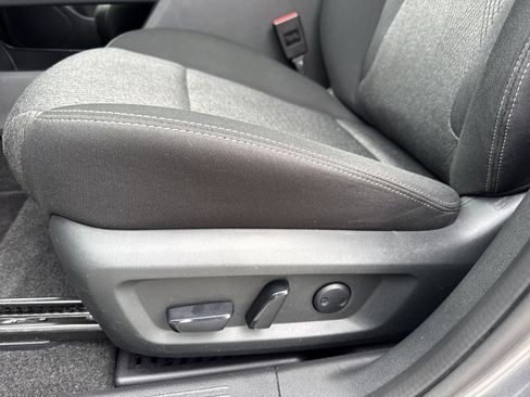 Used 2024 Nissan Rogue SV AWD/4WD image 17