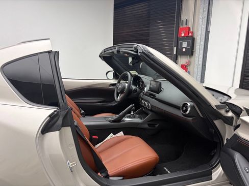 Used 2022 MAZDA MX-5 Miata RF Grand Touring RWD image 13