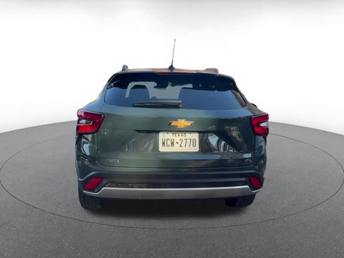 Used 2025 Chevrolet Trax LT image 12