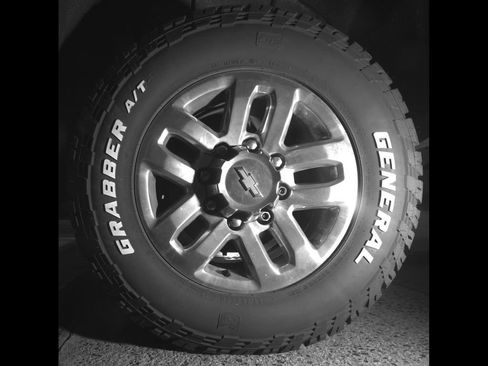 Used 2016 Chevrolet Silverado 2500 LTZ AWD/4WD image 12